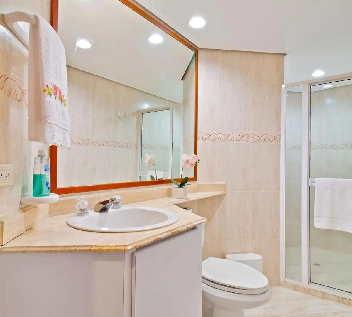 Apartment Medellin, Laureles - Luxury Penthouse, 5-Min Zona Rosa, 5 Balconies, Panoramic City Views Colombia