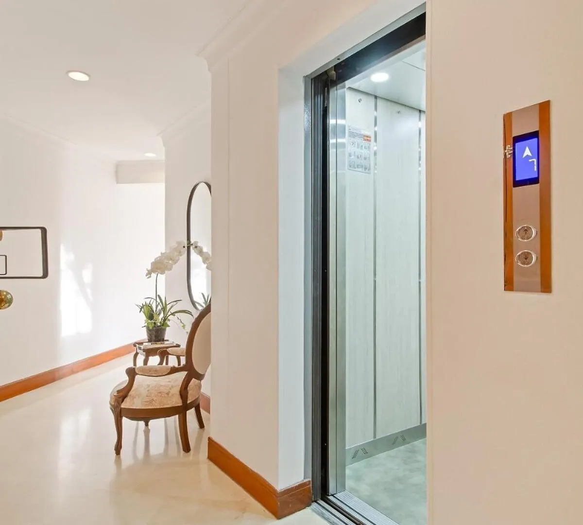 Apartment Medellin, Laureles - Luxury Penthouse, 5-Min Zona Rosa, 5 Balconies, Panoramic City Views